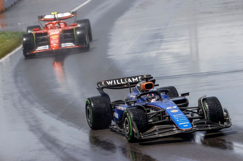 Alex Albon, Williams FW46, Carlos Sainz, Ferrari SF-24
