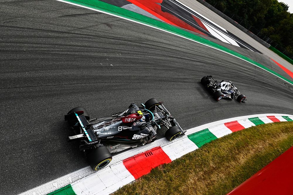 Yuki Tsunoda, AlphaTauri AT02, Valtteri Bottas, Mercedes W12