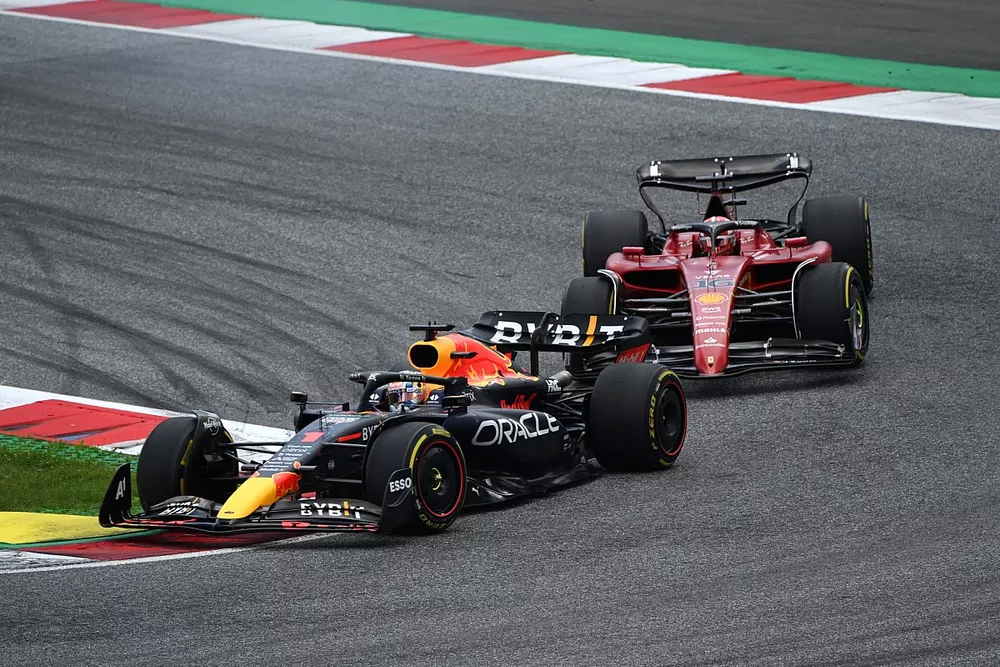 Max Verstappen, Red Bull Racing RB18, Charles Leclerc, Ferrari F1-75
