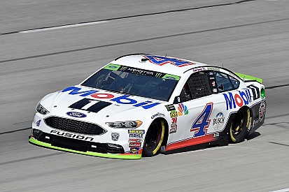 Kevin Harvick cruises to Stage 1 win at Texas