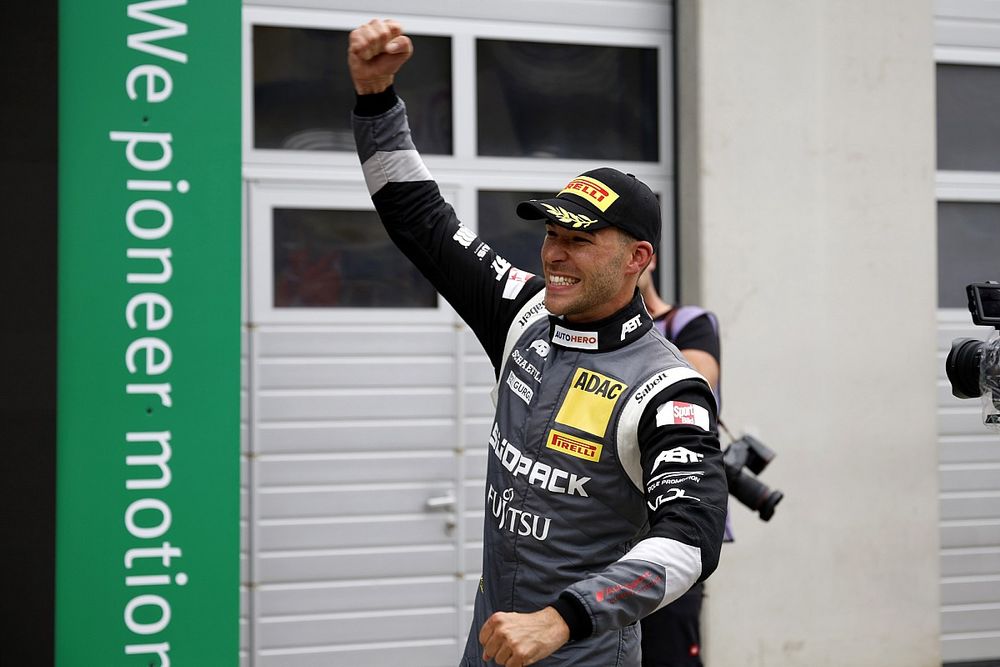 Podium: Race winner Kelvin van der Linde, Team ABT Sportsline