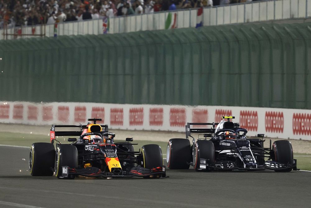 Max Verstappen, Red Bull Racing RB16B, battles with Pierre Gasly, AlphaTauri AT02