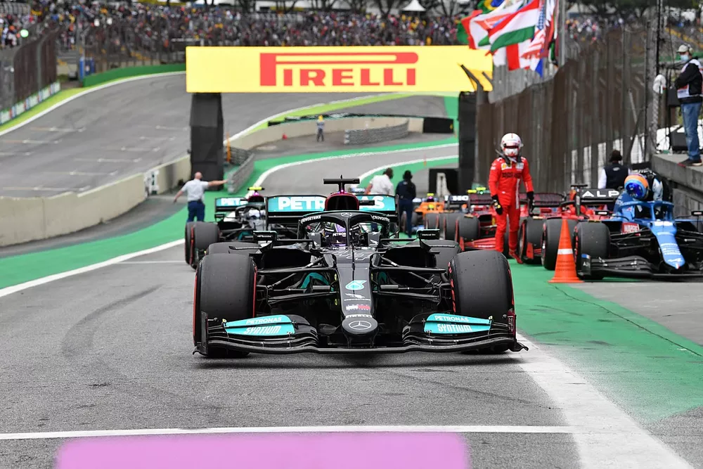 Lewis Hamilton, Mercedes W12, arrive dans le parc fermé