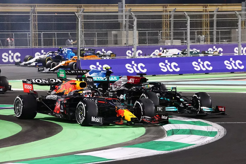Max Verstappen, Red Bull Racing RB16B, Lewis Hamilton, Mercedes W12