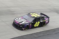 Johnson lidera la práctica final y Suárez en sexto