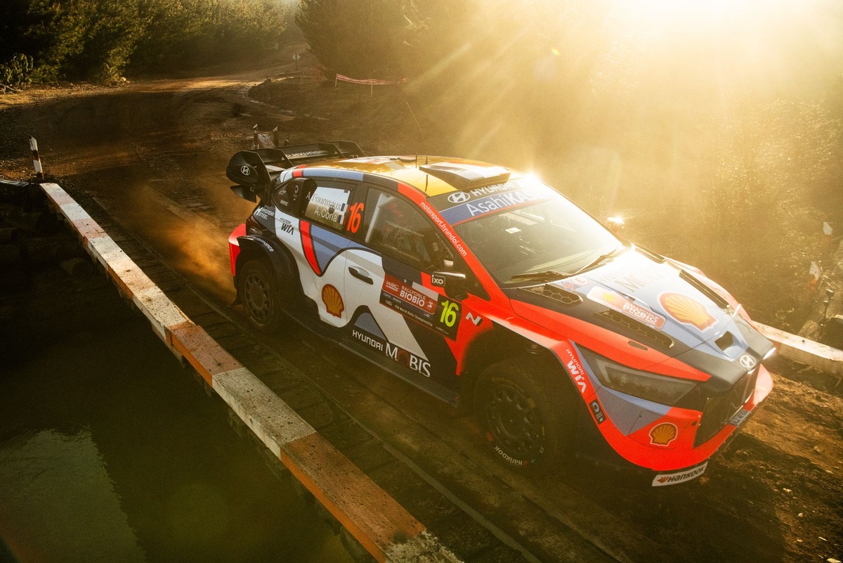 Adrien Fourmaux takes WRC Rally Chile lead as title contender Ott Tanak retires