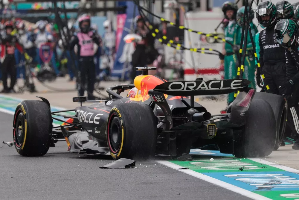 Max Verstappen, Red Bull Racing pitstop