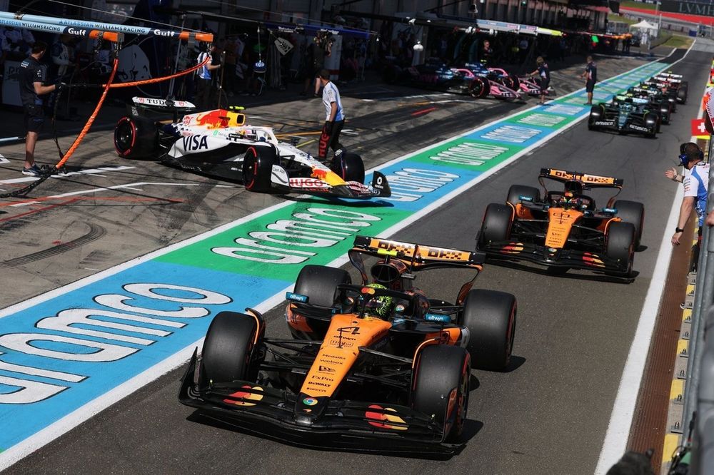 Lando Norris, McLaren, Oscar Piastri, McLaren, Liam Lawson, Racing Bulls Team