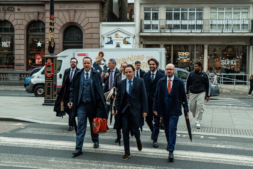 Felipe Massa e seu irmão e empresário Dudu Massa chegam à Corte Inglesa, acompanhados pelos advogados Bernardo Viana, Nick de Marco, Kendrah Potts, Rowan Senett, Luke Duggan, Jeffrey Sullivan e Callum Nichols.