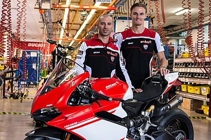 Fotogallery: Melandri e Davies visitano la Ducati prima del round di Imola