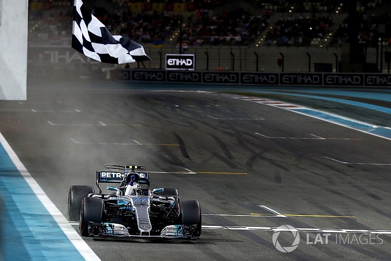 Bottas wint seizoensafsluiter in Abu Dhabi, Verstappen besluit 2017 met vijfde plek