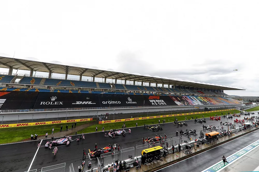 Start grid with Lance Stroll, Racing Point RP20. Max Verstappen, Red Bull Racing RB16 and Sergio Perez, Racing Point RP20 