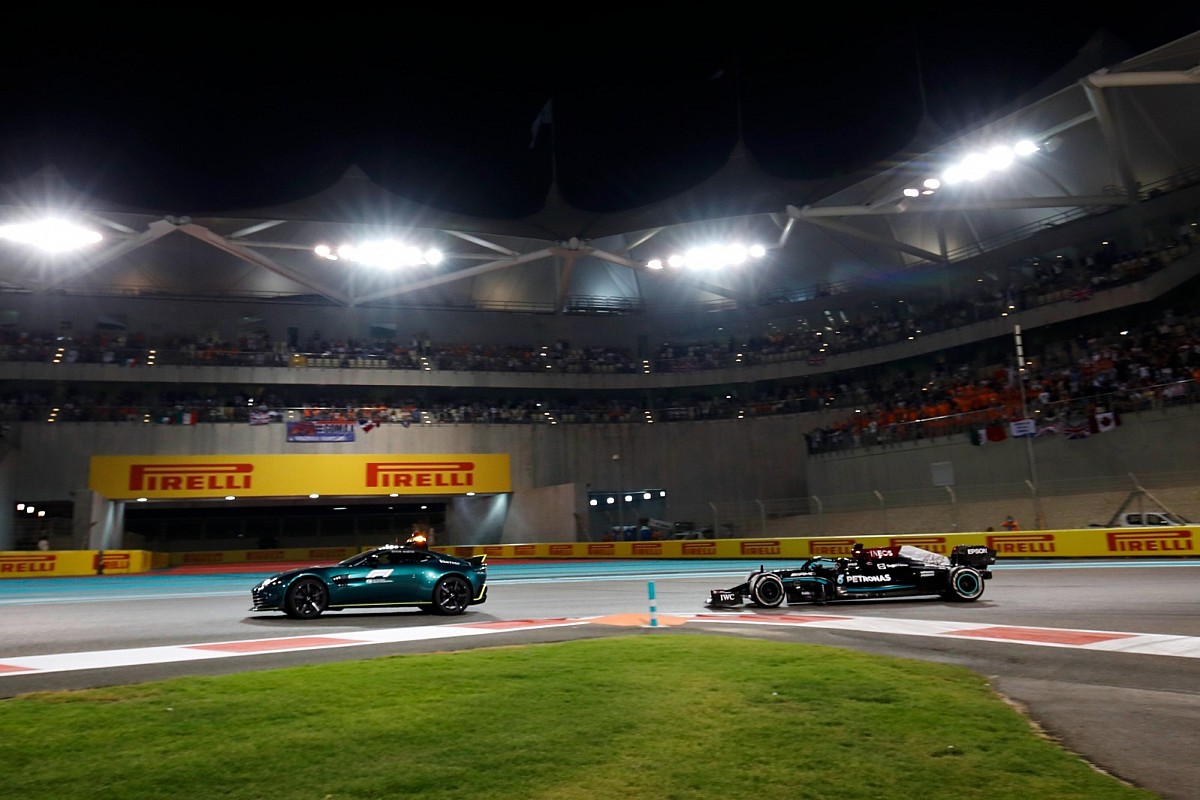What Formula 1's safety car restart rules say