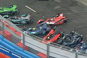  V&iacute;deo: el extra&ntilde;o accidente m&uacute;ltiple de la F&oacute;rmula E en Se&uacute;l