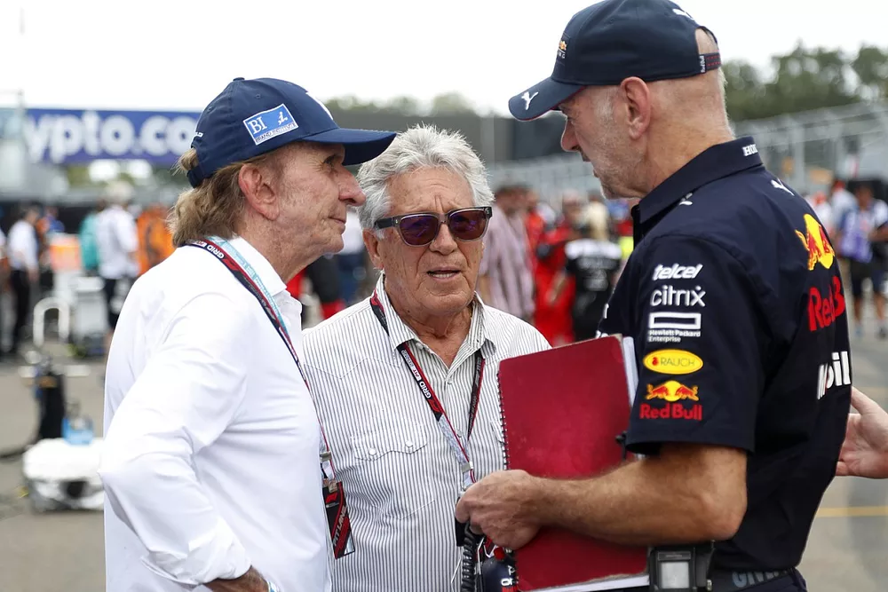 Emerson Fittipaldi y Mario Andretti con Adrian Newey, jefe t&eacute;cnico de Red Bull Racing