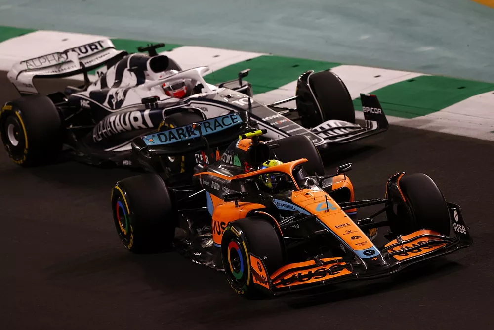Lando Norris, McLaren MCL36, Pierre Gasly, AlphaTauri AT03