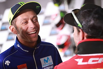 Rossi: “Creo que doy una buena influencia a los futuros pilotos”