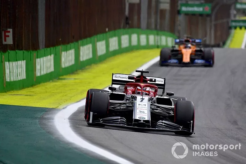 Kimi Raikkonen, Alfa Romeo Racing C38, leads Carlos Sainz Jr., McLaren MCL34