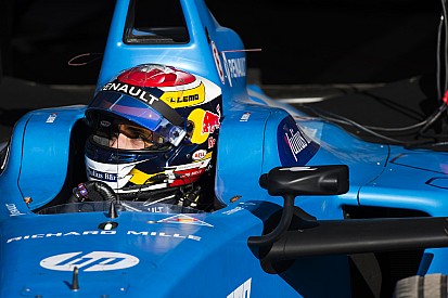 Buemi loses front row start over extinguisher issue