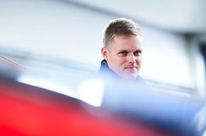 Tanak jednak odchodzi