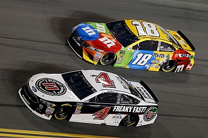 В NASCAR определились все претенденты на титул, Буш выиграл предпоследнюю гонку сезона