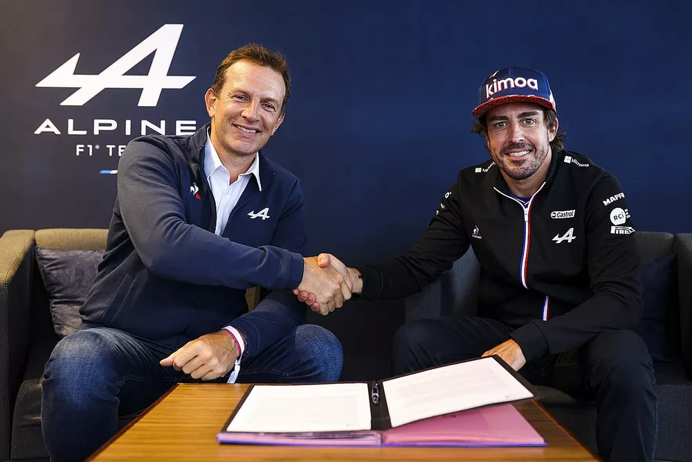 Laurent Rossi, CEO de Alpine, y Fernando Alonso, piloto de Alpine, ante la renovaci&oacute;n de contrato para 2022