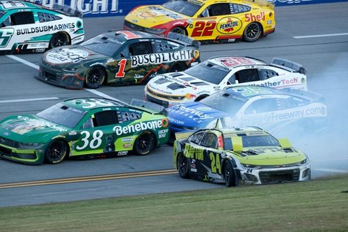 Ganadores y perdedores de una emocionante carrera de la NASCAR Cup en Talladega