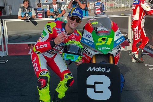 MotoE: Granado é terceiro em corrida marcada por forte acidente de piloto húngaro; Casadei vence