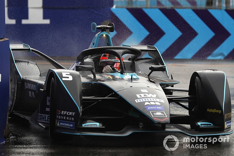 Ad Hong Kong piove, prima pole position sul bagnato per Vandoorne