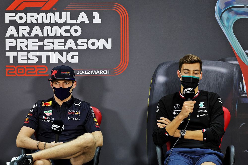 Max Verstappen, Red Bull Racing, George Russell, Mercedes-AMG, en la rueda de prensa