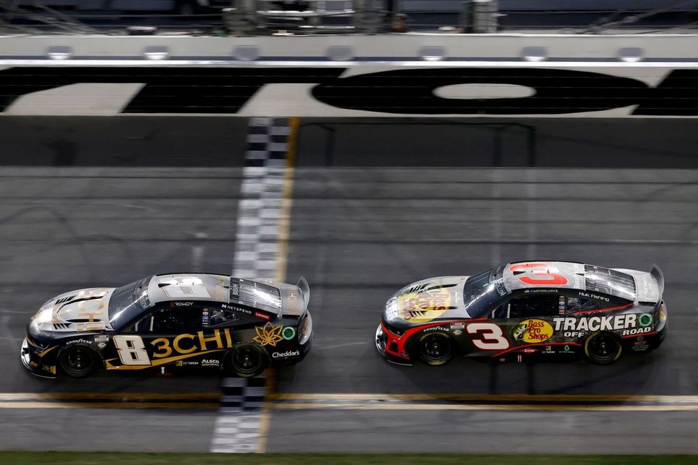Kyle Busch, Richard Childress Racing, 3CHI Chevrolet Camaro, Austin Dillon, Richard Childress Racing, Bass Pro Shops Club Chevrolet Camaro