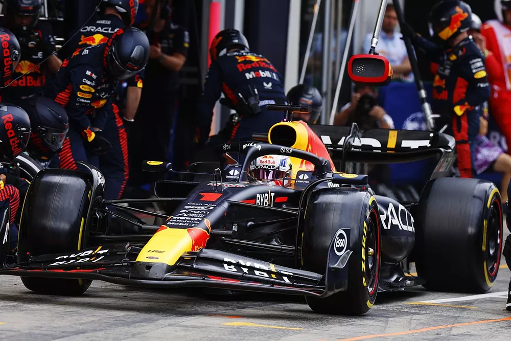 Max Verstappen, Red Bull Racing RB19, makes a stop