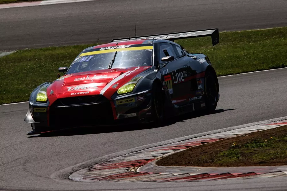#11 GAINER TANAX GT-R