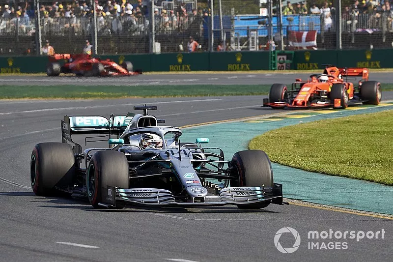 Lewis Hamilton, Mercedes AMG F1 W10, leads Sebastian Vettel, Ferrari SF90