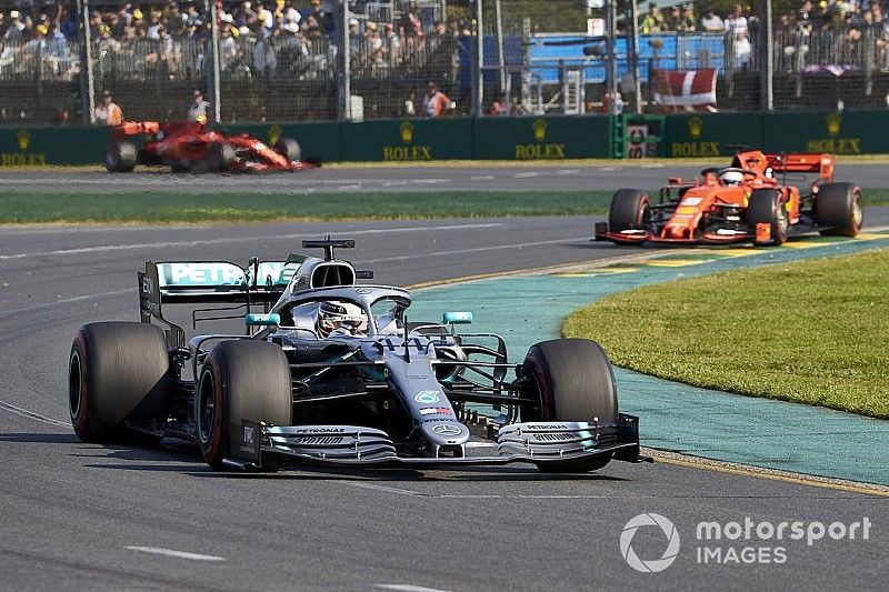 Lewis Hamilton, Mercedes AMG F1 W10, leads Sebastian Vettel, Ferrari SF90