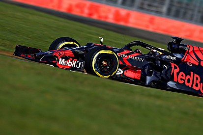 Fotogallery: l'esordio in pista della Red Bull RB15 a Silverstone con Verstappen