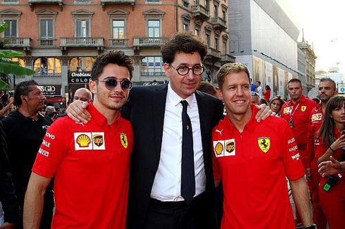 Zawstydzające rozmowy w Ferrari