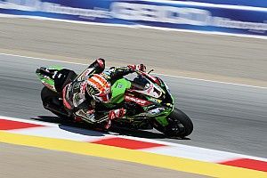 Rea vence a Davies por 0.009s y se lleva la pole