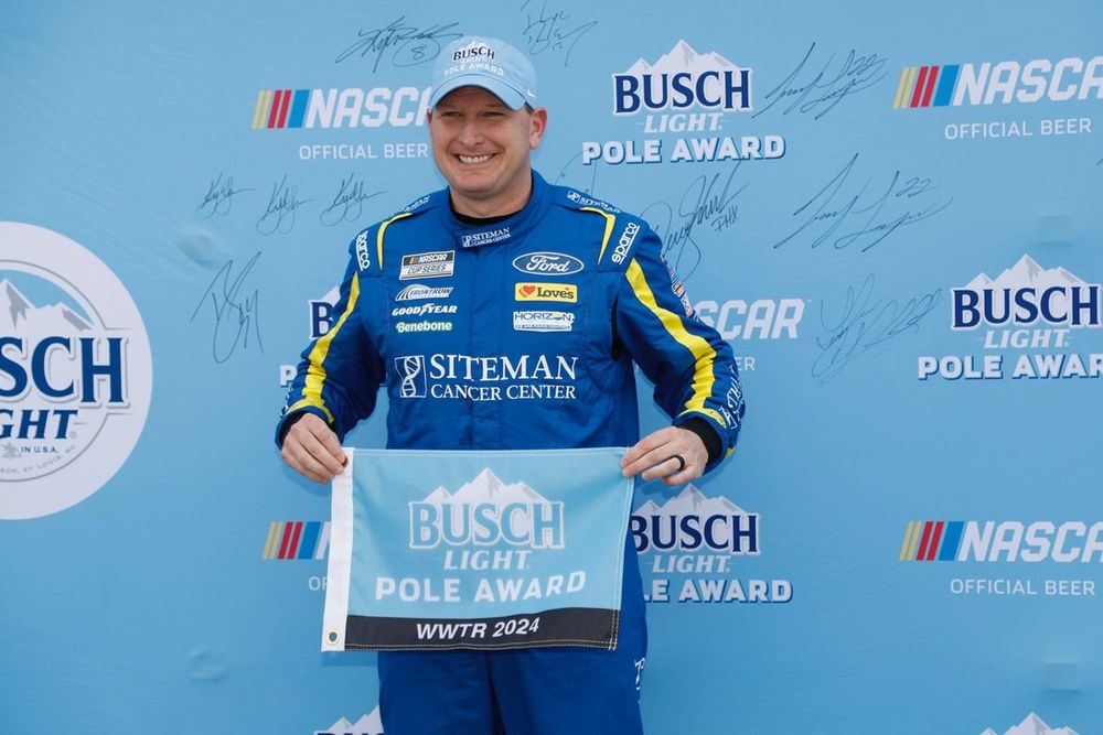 Ganador de la pole  Michael McDowell, Front Row Motorsports, Siteman Cancer Center Ford Mustang