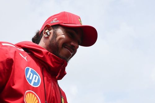 Hamilton: "FIA aşırıya kaçtı, durarak start yapılabilirdi"