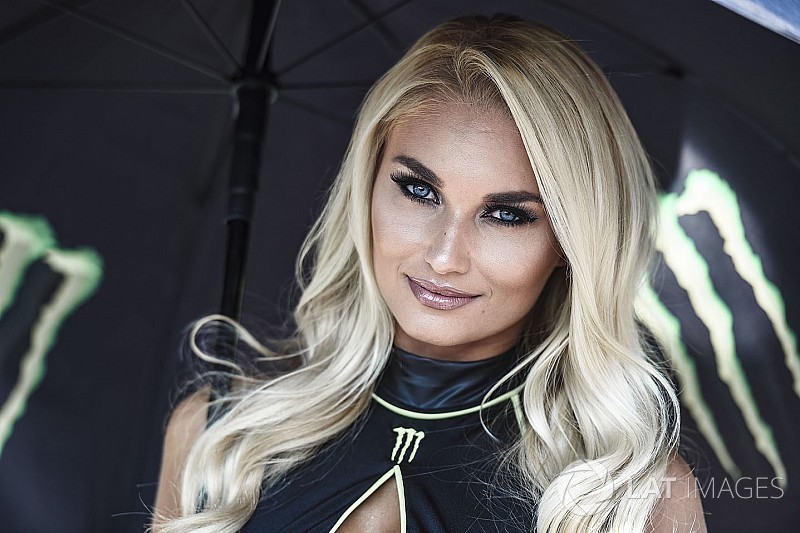 A MotoGP vadító rajtrácslányai Misanóból