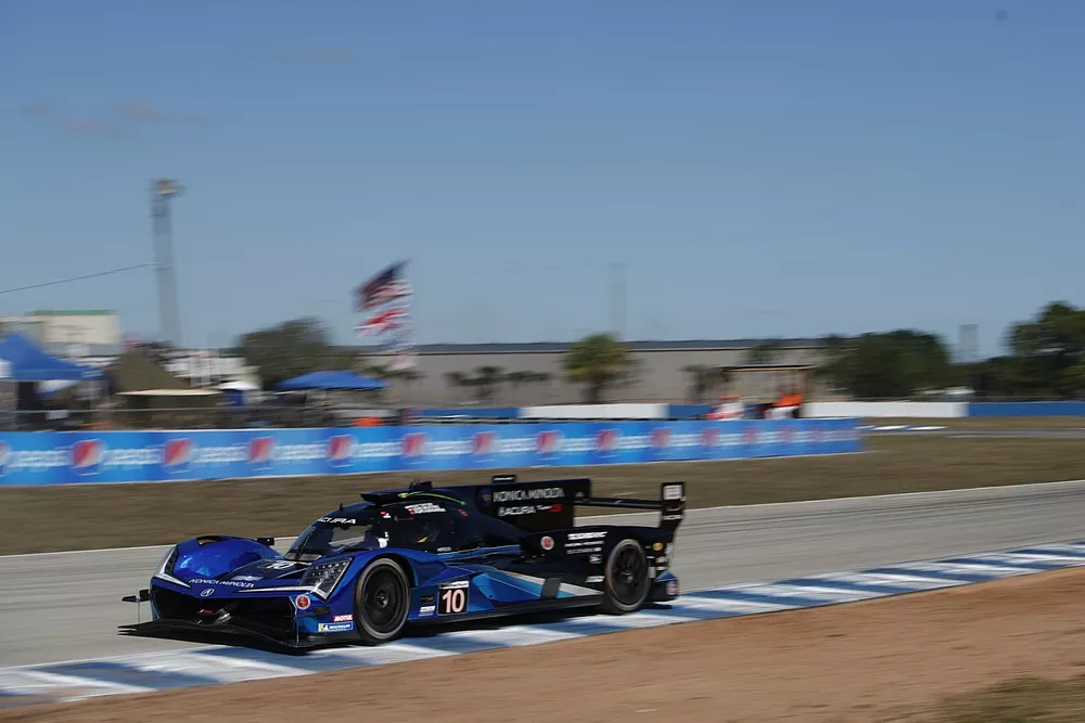 #10 Wayne Taylor Racing, Acura ARX-06, GTP: Ricky Taylor, Filipe Albuquerque, Louis Deletraz