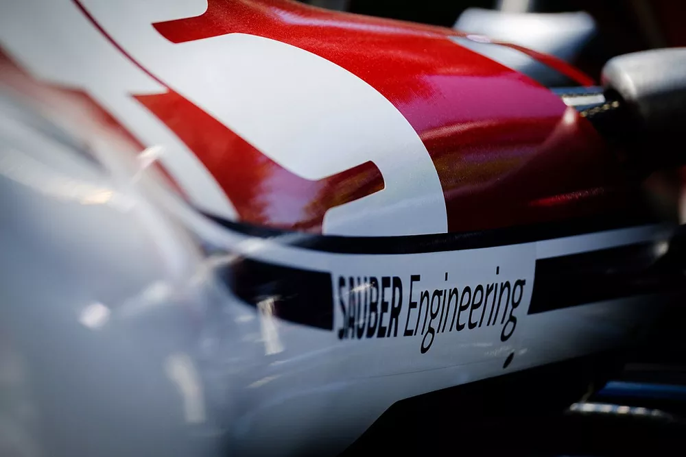 Un logo Sauber Engineering sur l'Alfa Romeo Racing C38