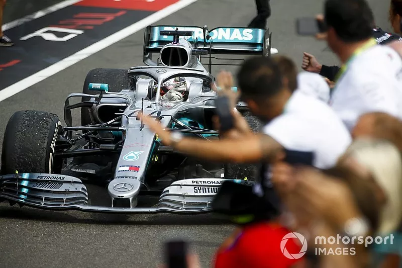 Ganador de la carrera Lewis Hamilton, Mercedes AMG F1 W10 