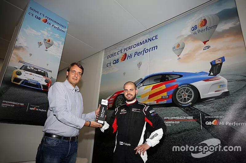 Il poleman Patrick Kujala, Bonaldi Motorsport riceve il trofeo