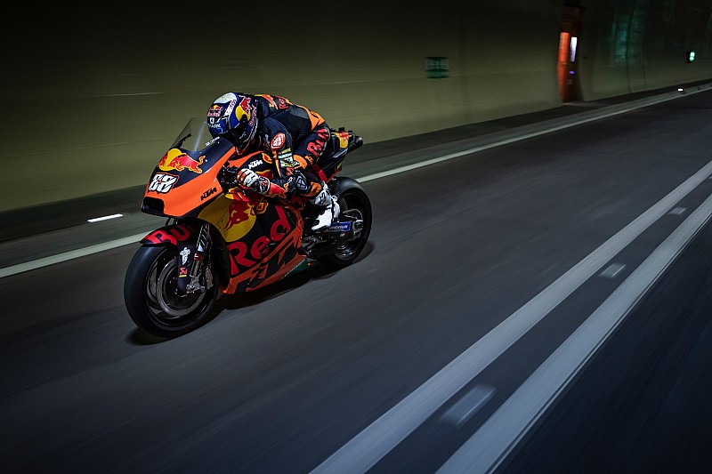 MotoGP-Bike rast durch Autobahntunnel: Miguel Oliveira eröffnet Gleinalmtunnel