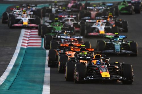 ANÁLISE F1: Por que Verstappen não conseguiu replicar estratégia de Hamilton no GP de Abu Dhabi de 2016?