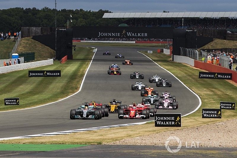 Lewis Hamilton, Mercedes AMG F1 W08, the field at the start