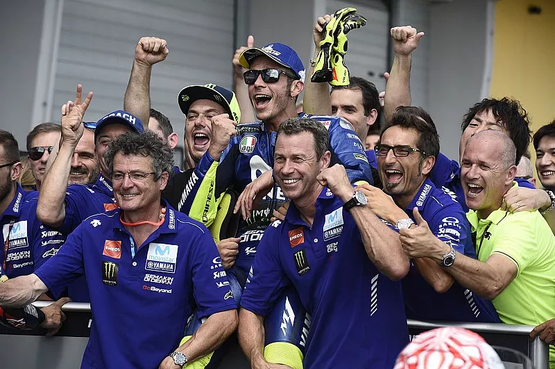 Tweede Valentino Rossi, Yamaha Factory Racing