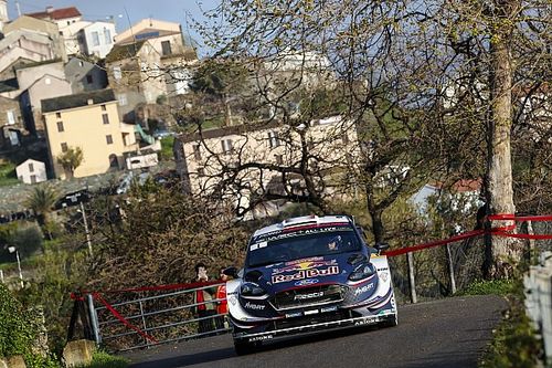 Las opciones de victoria de Loeb en C&oacute;rcega acaban en una cuneta
